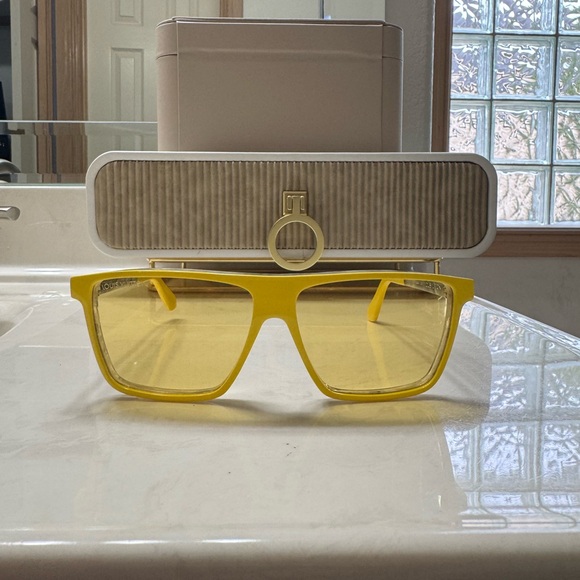 Louis Vuitton sunglasses - Picture 3 of 6